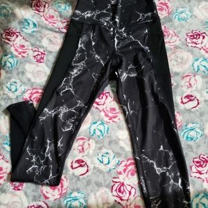 BuffBunny Onyx Leggings in Black Marble